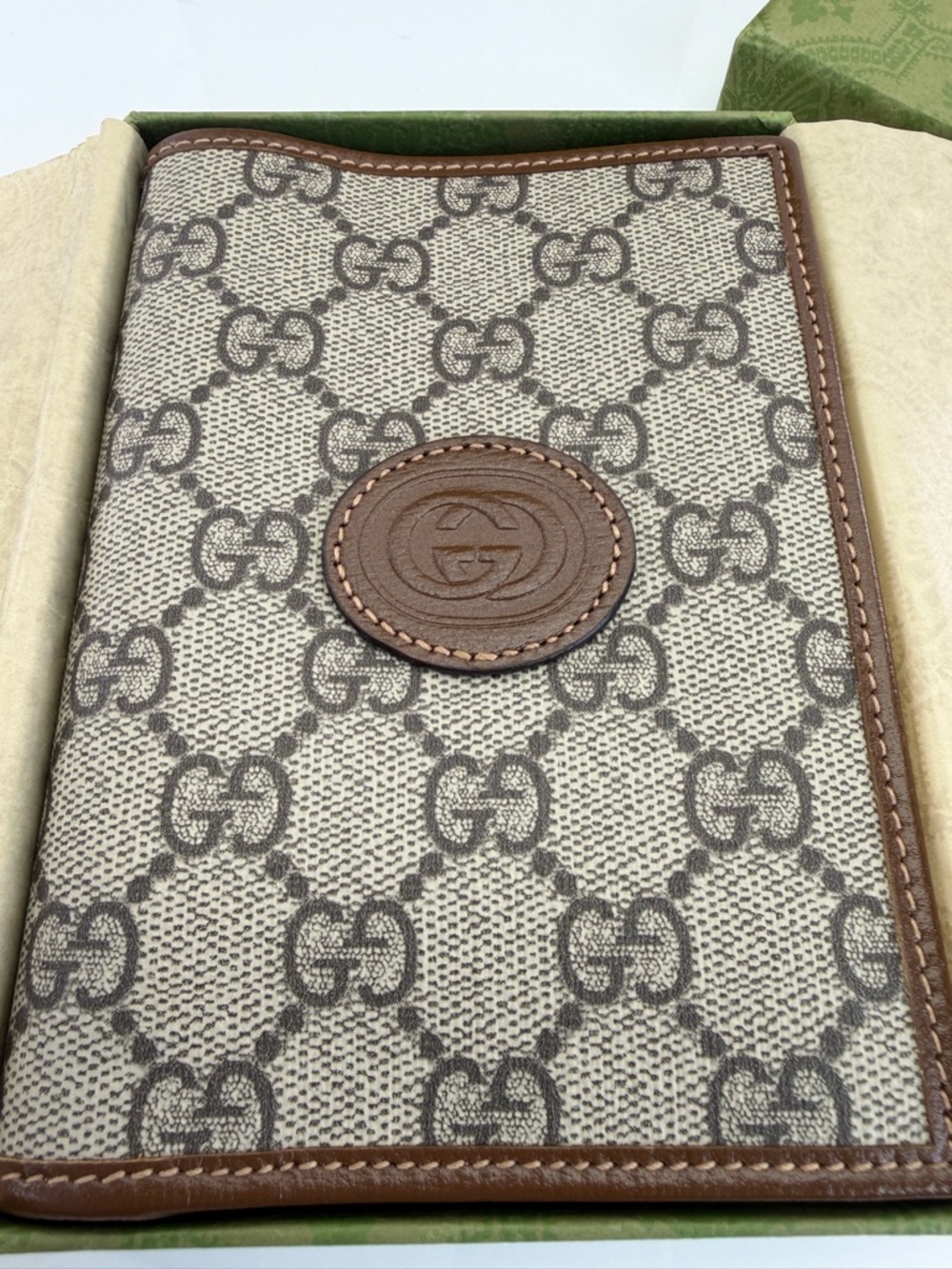 Gucci Interlocking GG Monogram Supreme Passport Card Wallet Organizer - Picture 2 of 10